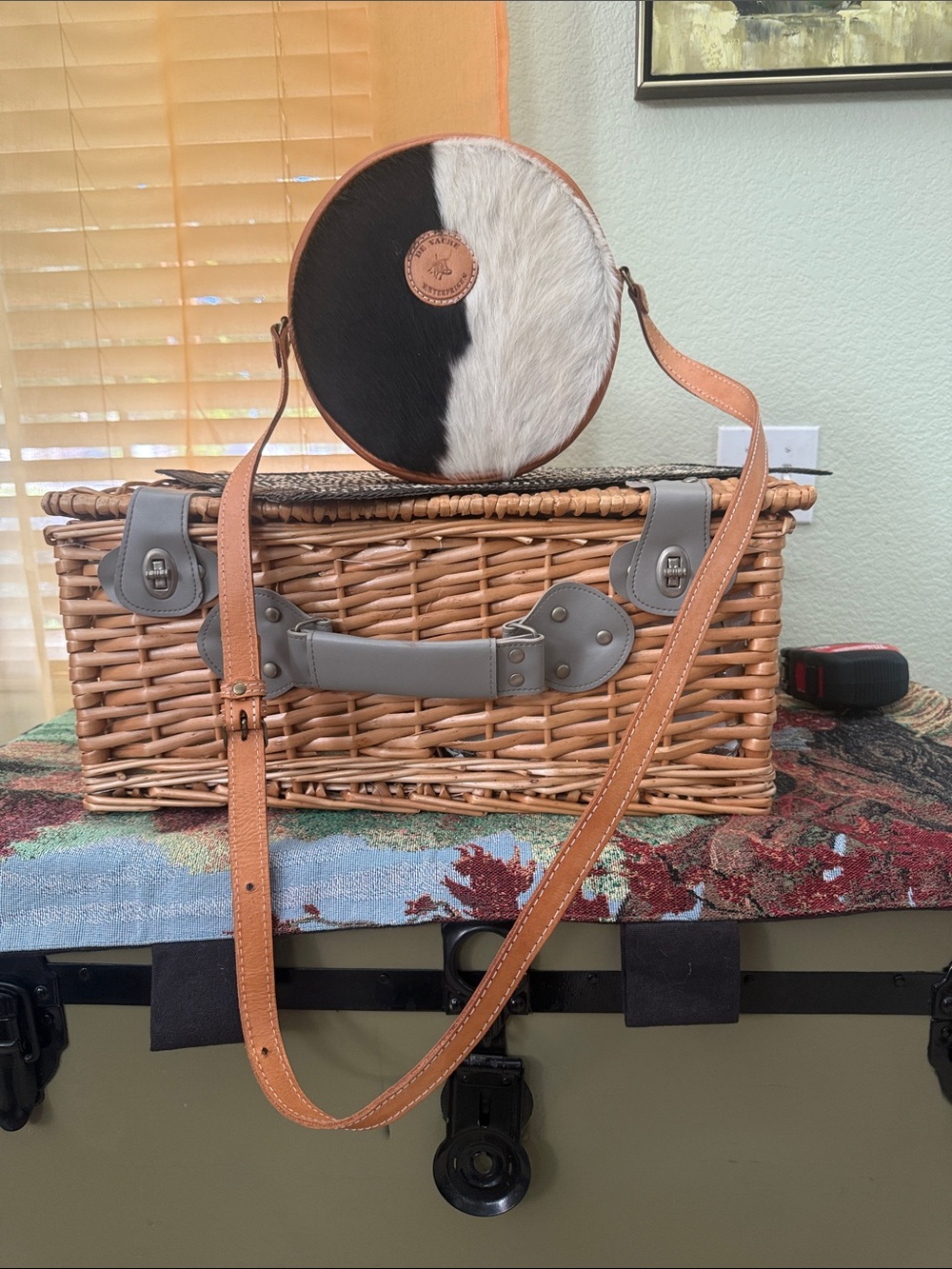 Round crossbody bag , genuine leather.